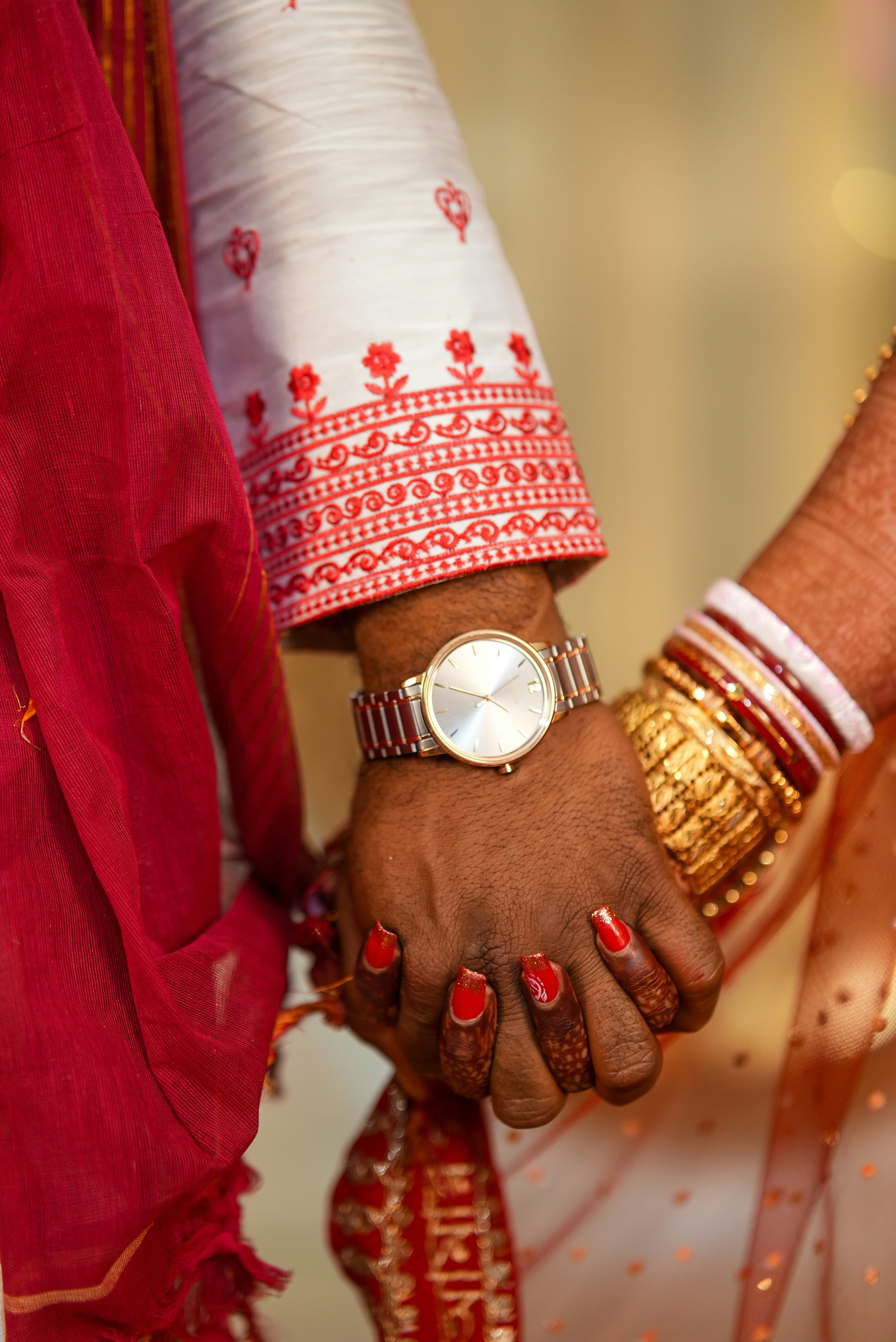 Interlaced hands tie a celemon cloth together,symbolizing ancestral bonds and unity at the heart